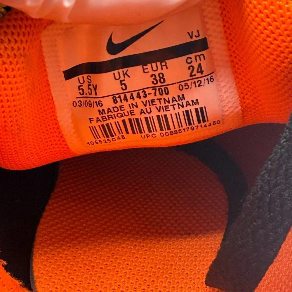 Size 5.5Y Nike Air Max Tavas GS Volt Total Orange Kids‎ Running Shoes 814443-700